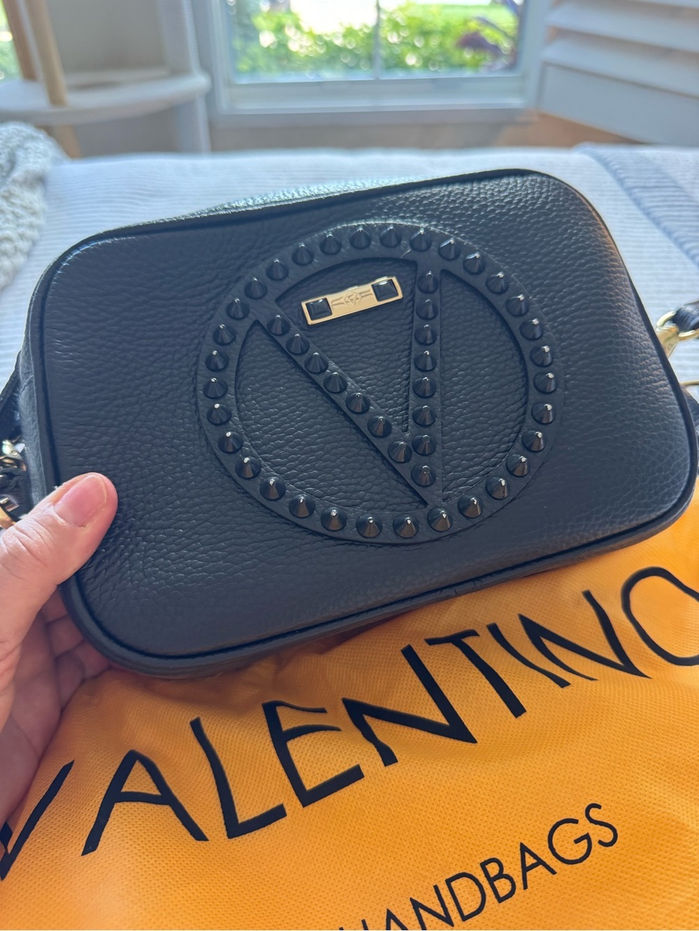 Valentino Crossbody. Midnight navy. Beautiful leather bag.
